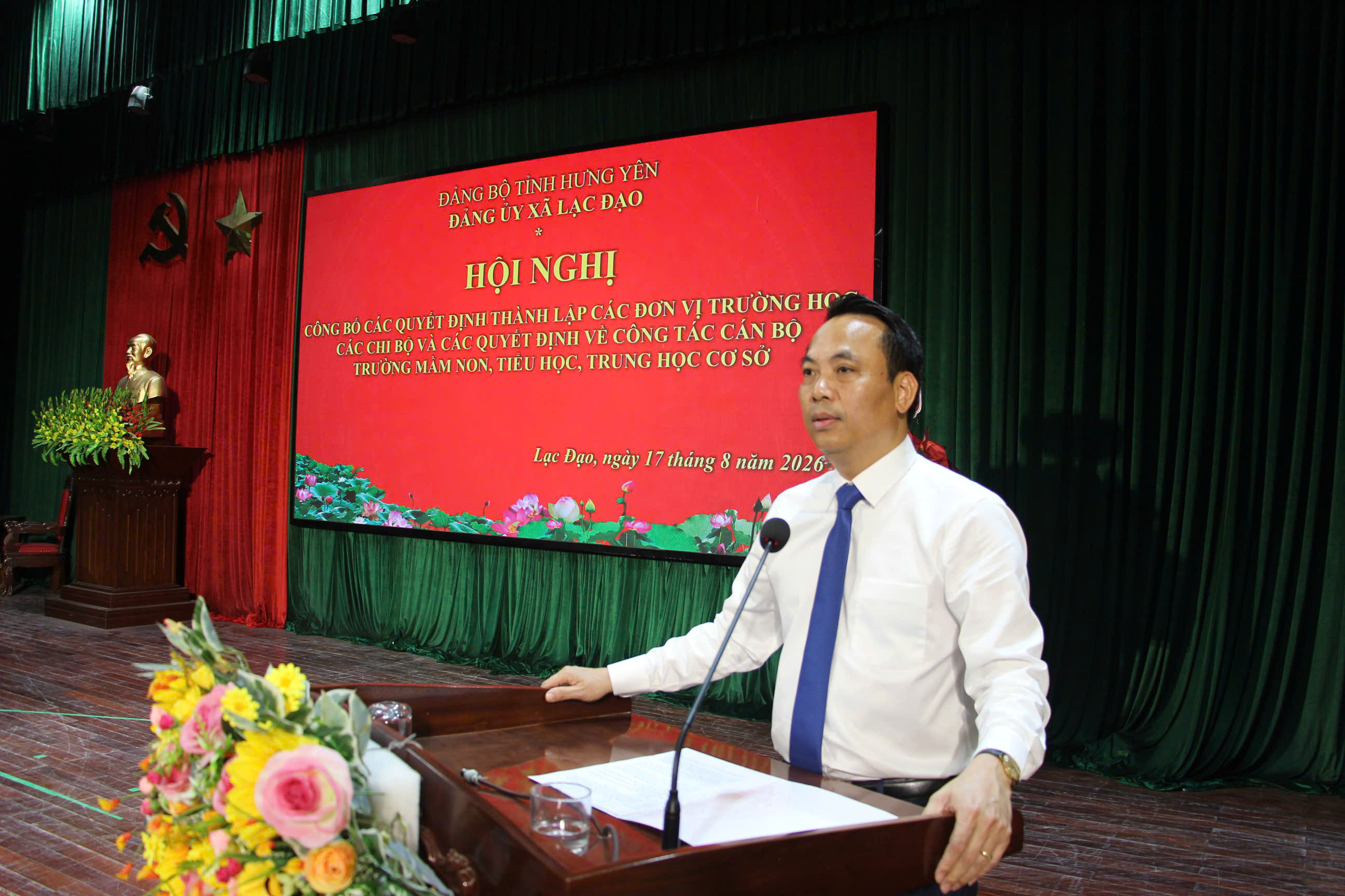 Hội nghị công bố các quyết định thành lập các đơn vị trường học; chuyển giao tổ chức Đảng; kết thúc hoạt động, thành lập các chi bộ trường học; chỉ định nhân sự cấp ủy, Bí thư, Phó Bí thư các chi bộ trường học; bổ nhiệm lãnh đạo quản lý các trường Mầm non, phổ thông công lập trực thuộc UBND xã; bổ nhiệm lãnh đạo quản lý các trường học