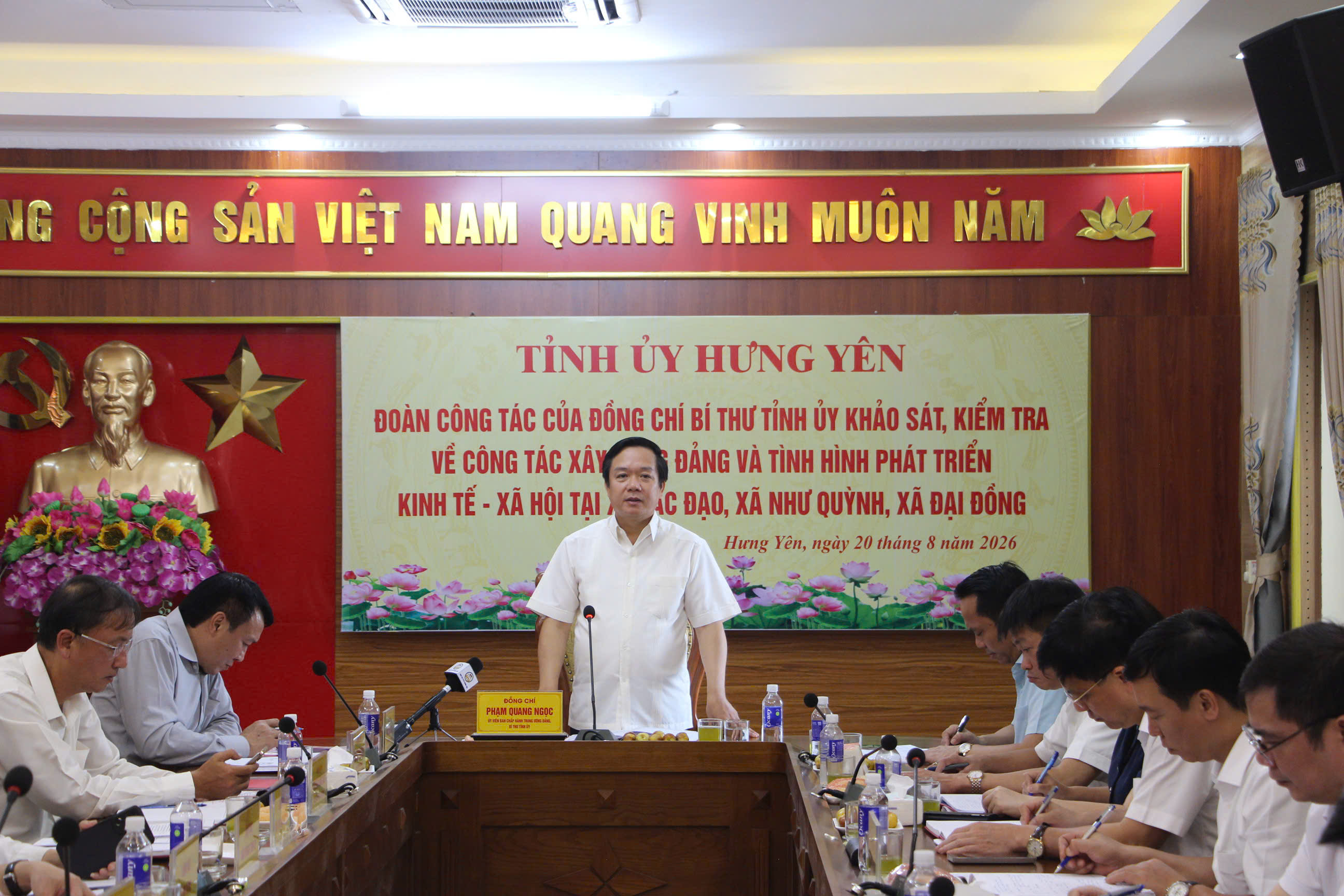 Đồng chí Phạm Quang Ngọc, Ủy viên Ban Chấp hành Trung ương Đảng, Bí thư Tỉnh ủy Hưng Yên và Đoàn công tác của tỉnh khảo sát, kiểm tra về công tác xây dựng Đảng và tình hình phát triển kinh tế - xã hội trên địa bàn  xã Lạc Đạo, xã Đại Đồng và xã Như Quỳnh