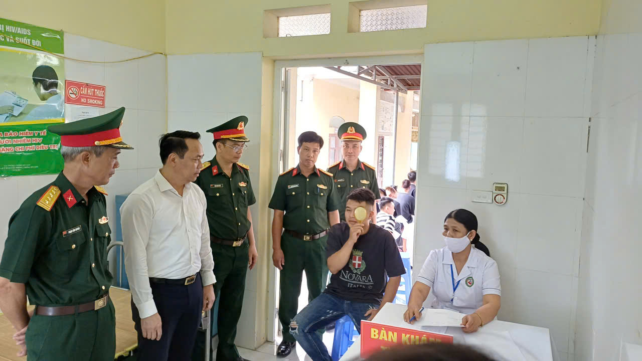 Hội đồng nghĩa vụ quân sự xã Lạc Đạo  khám sơ tuyển nghĩa vụ quân sự năm 2026