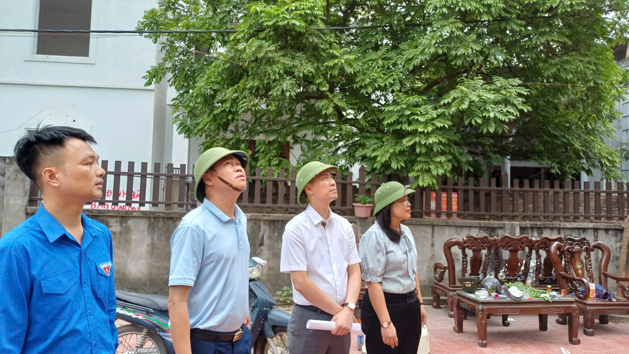 Ủy ban nhân dân xã Lạc Đạo Hỗ trợ nhân dân t tại thực địa để thực hiện Dự án đường Vành đai 4 - Vùng Thủ đô Hà Nội, đoạn qua địa bàn xã