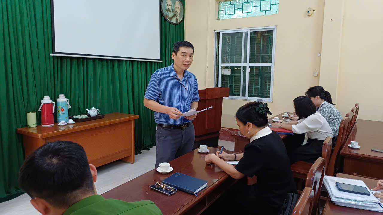 Đoàn Kiểm tra liên ngành xã Lạc Đạo kiểm tra an toàn vệ sinh thực phẩm tại các cơ sở sản xuất, kinh doanh thực phẩm, bếp ăn tập thể trên địa bàn