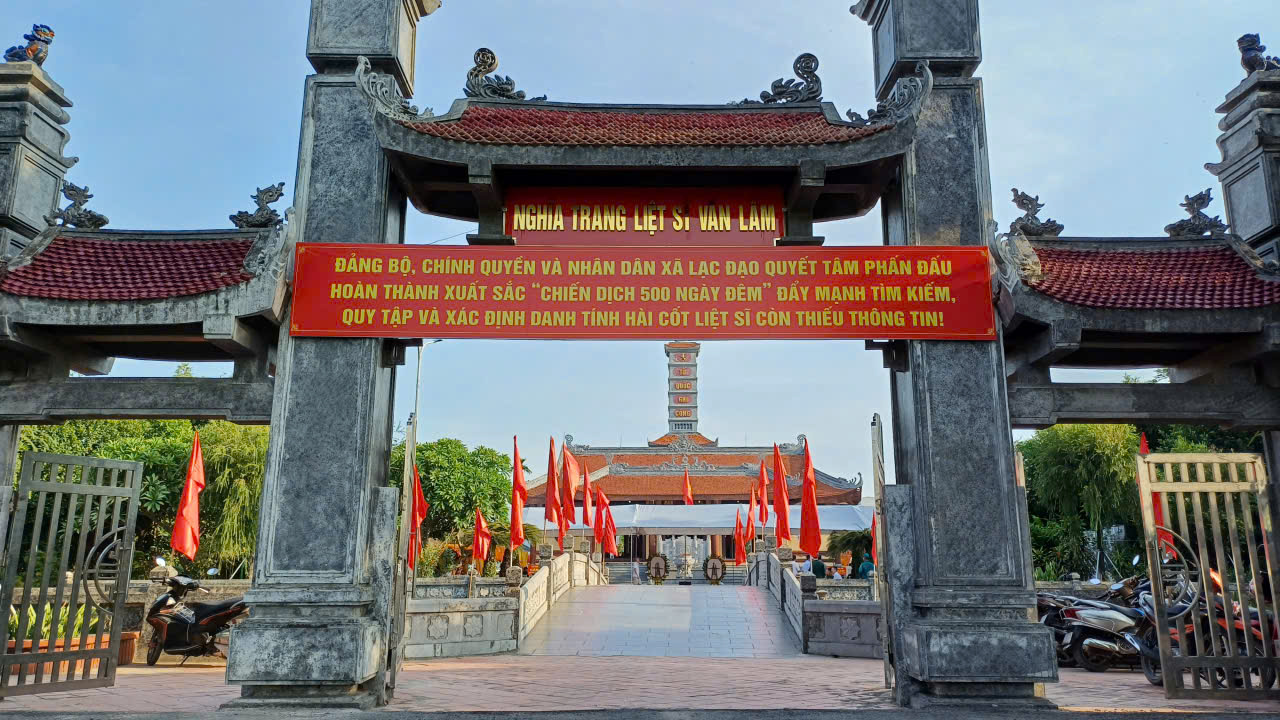 Ủy ban nhân dân xã Lạc Đạo tổ chức Lễ tâm linh, Lễ dâng hương tại Nghĩa trang Liệt sỹ Văn Lâm trước khi tiến hành khai quật, lấy mẫu hài cốt Liệt sỹ phục vụ công tác giám định ADN.