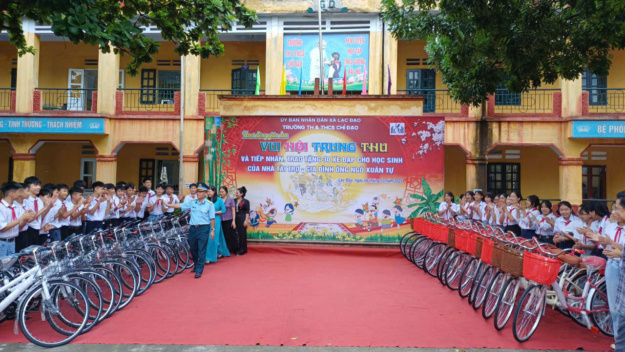 Trường Tiểu học và THCS Chỉ Đạo tổ chức Hoạt động giáo dục   Vui hội Trung thu và tiếp nhận, trao tặng 30 xe đạp cho học sinh