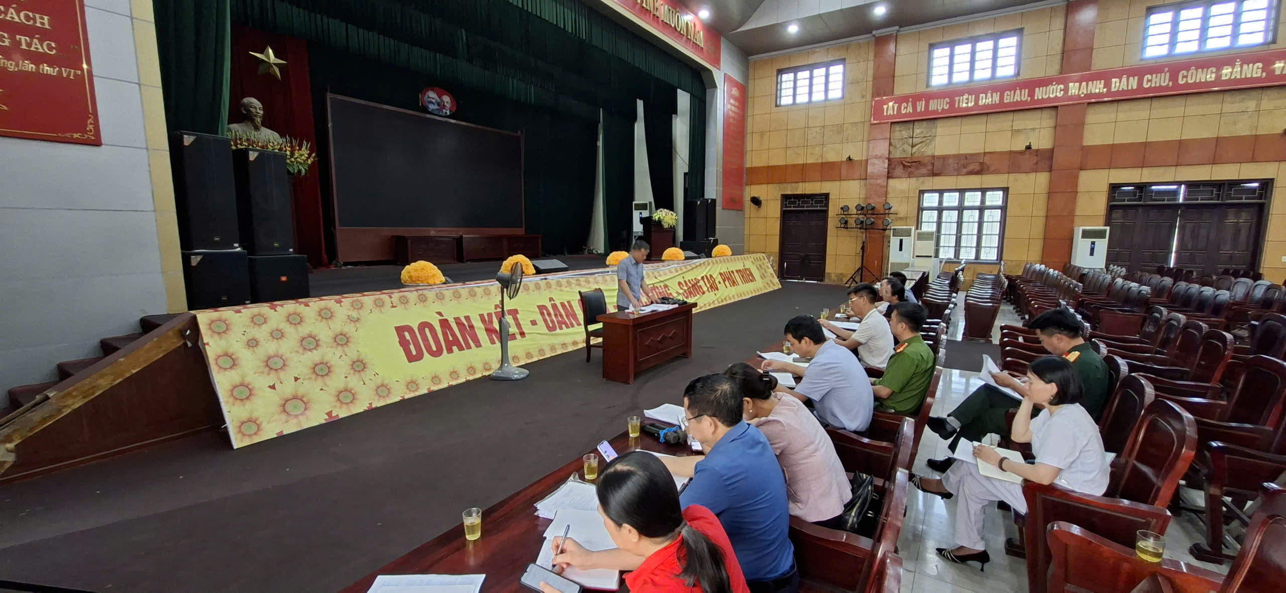UBND xã Lạc Đạo tổ chức Hội nghị triển khai các nhiệm vụ phối hợp tổ chức Kỳ thi tốt nghiệp THPT năm 2026 trên địa bàn xã Lạc Đạo.