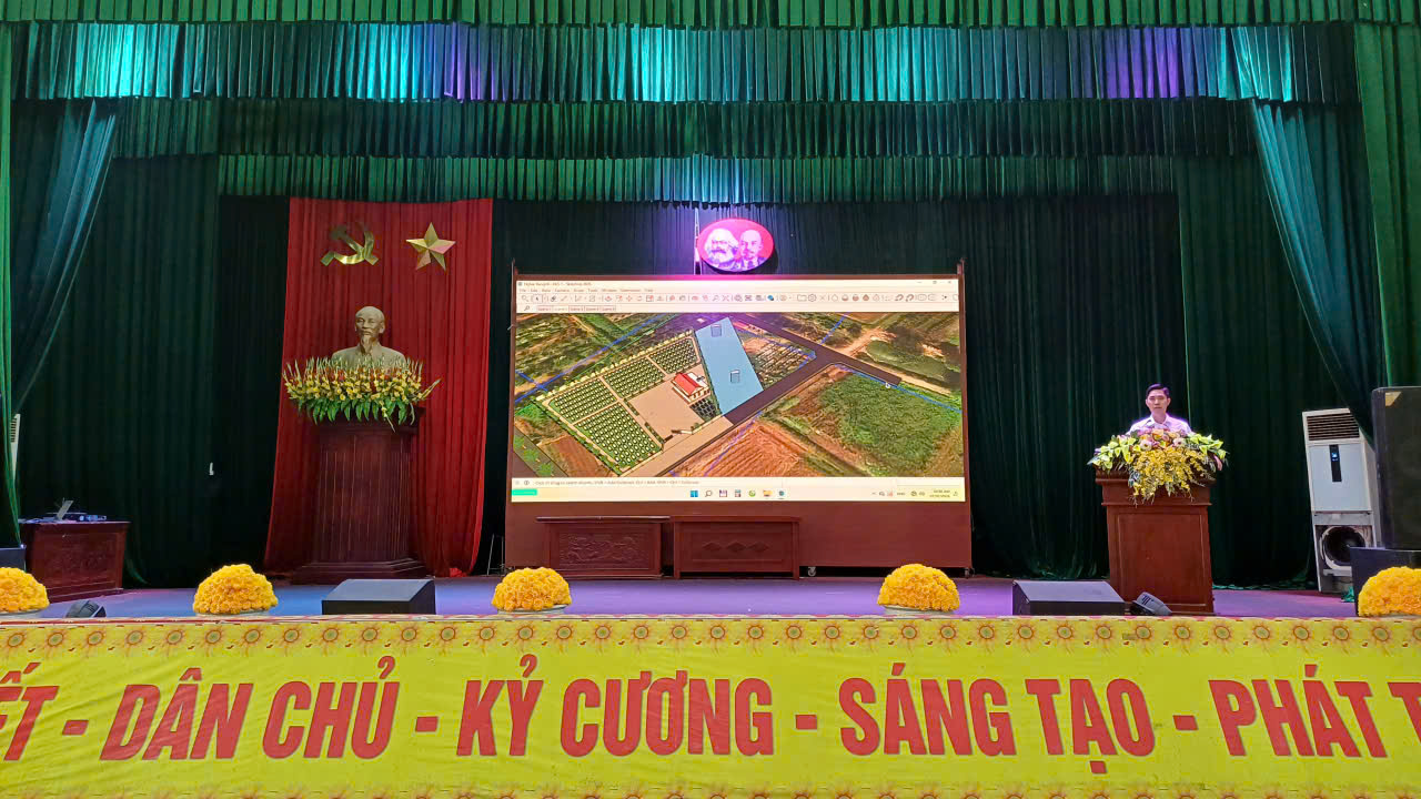 Hội đồng bồi thường, hỗ trợ, tái định cư xã Lạc Đạo phối hợp tổ chức hội nghị lấy ý kiến về dự thảo phương án bồi thường, hỗ trợ di chuyển mồ mả để thực hiện Dự án thành phần 9: Đầu tư xây dựng tuyến đường sắt Lào Cai - Hà Nội - Hải Phòng trên địa phận xã Lạc Đạo, tỉnh Hưng Yên và giới thiệu tổng quan về quy mô dự án xây dựng hạ tầng nghĩa trang thôn Trung Kiên