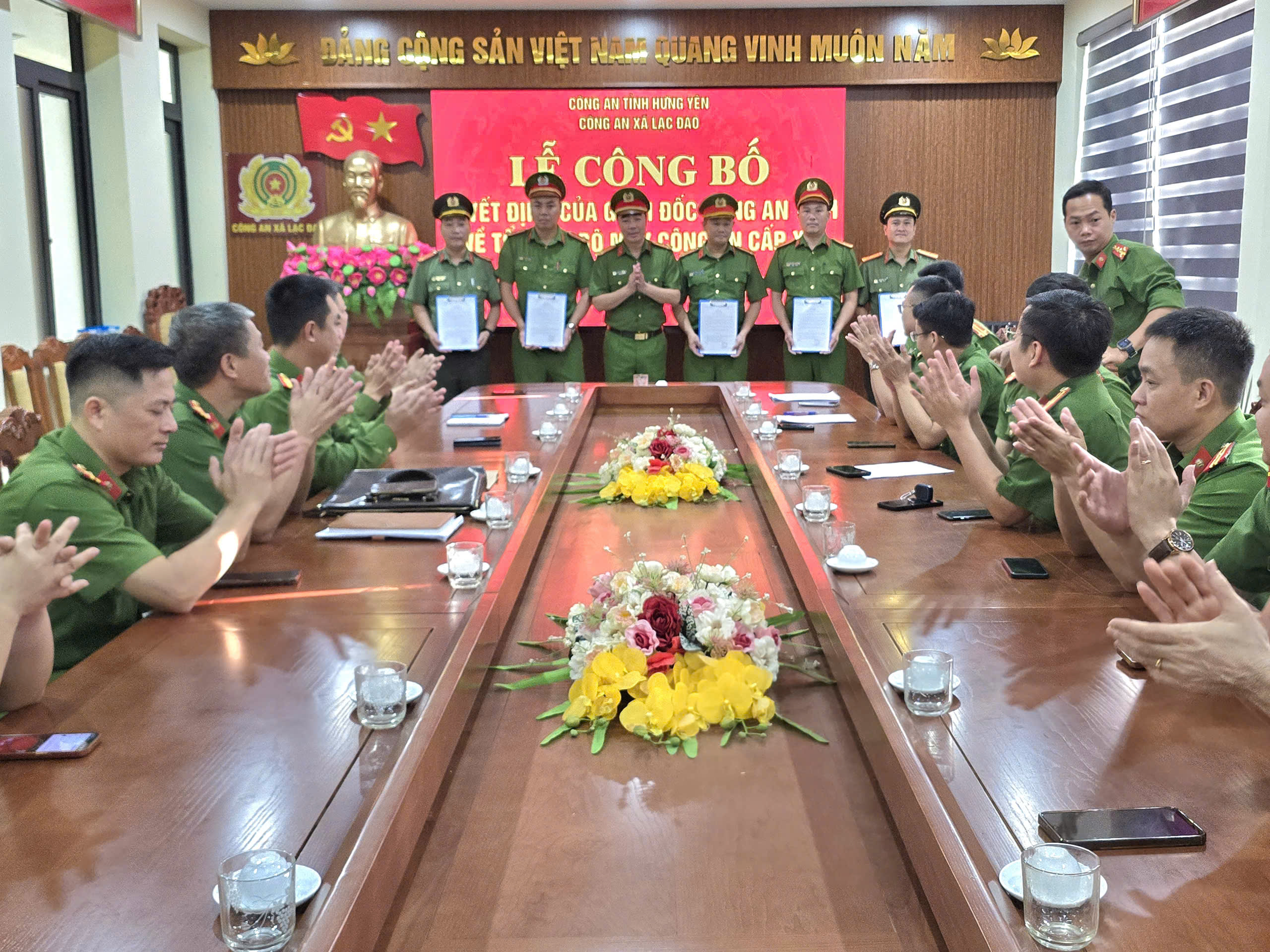 Công an xã Lạc Đạo công bố quyết định của Giám đốc Công an tỉnh về tổ chức bộ máy của Công an cấp xã